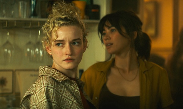 『ロイヤルホテル』　© 2022 Hanna and Liv Holdings Pty. Ltd., Screen Australia, and Create NSW