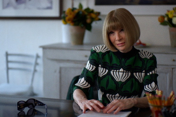 『ジョン・ガリアーノ 世界一愚かな天才デザイナー』© 2023 KGB Films JG Ltd