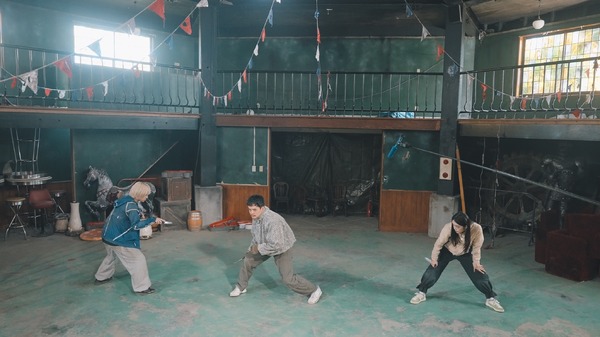 『ドキュメンタリー オブ ベイビーわるきゅーれ』Ⓒ2024「ベイビーわるきゅーれ ナイスデイズ」製作委員会