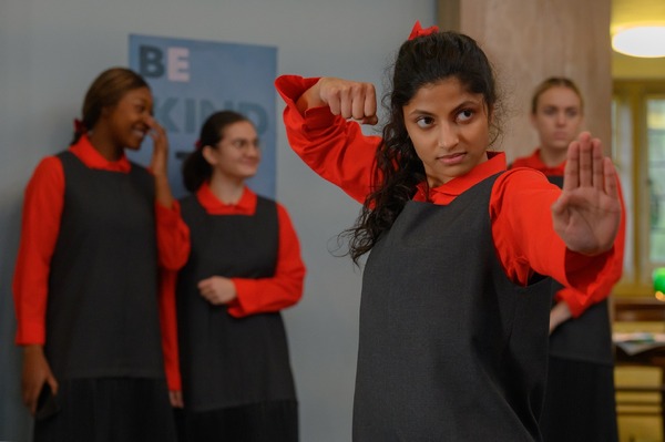 『ポライト・ソサエティ』　 (C) 2022 Focus Features LLC. All rights reserved.