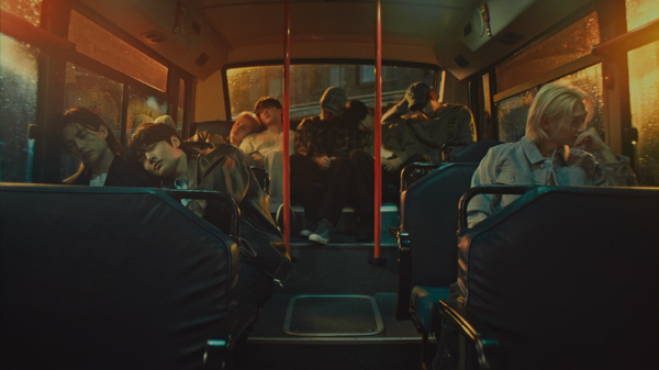 『Stray Kids <樂-STAR> SKZFLIX』