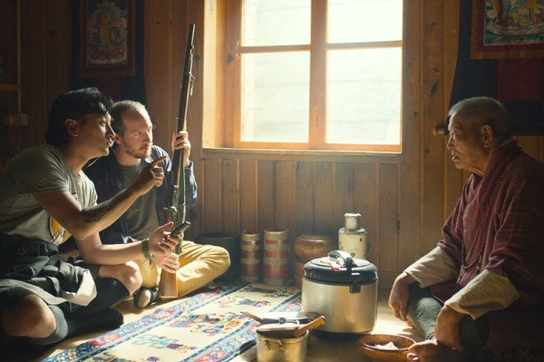 『お坊さまと鉄砲』(c) 2023 Dangphu Dingphu: A 3 Pigs Production & Journey to the East Films Ltd. All rights reserved