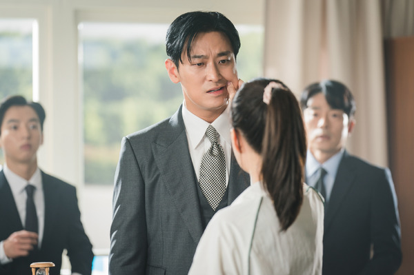 「愛は一本橋で」　(C) STUDIO DRAGON CORPORATION