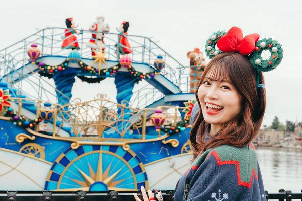 サンタクロースとホリデーをお祝い！TDS「ディズニー・クリスマス・グリーティング」