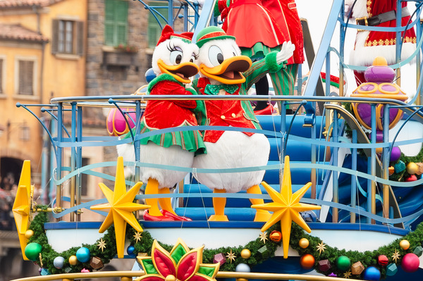 サンタクロースとホリデーをお祝い！TDS「ディズニー・クリスマス・グリーティング」