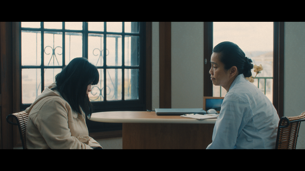 『港に灯がともる』©Minato Studio 2025　