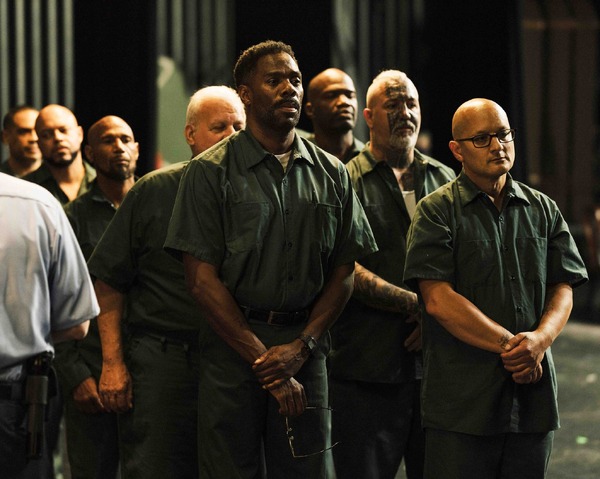 『シンシン／SING SING』© 2023 DIVINE FILM, LLC. All rights reserved.