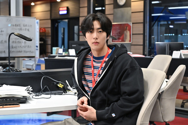 日曜劇場「キャスター」キム・ムジュン 　(C)TBS