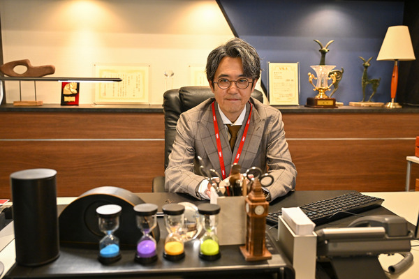 日曜劇場「キャスター」岡部たかし 　(C)TBS
