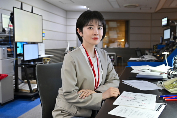 日曜劇場「キャスター」宮澤エマ 　(C)TBS