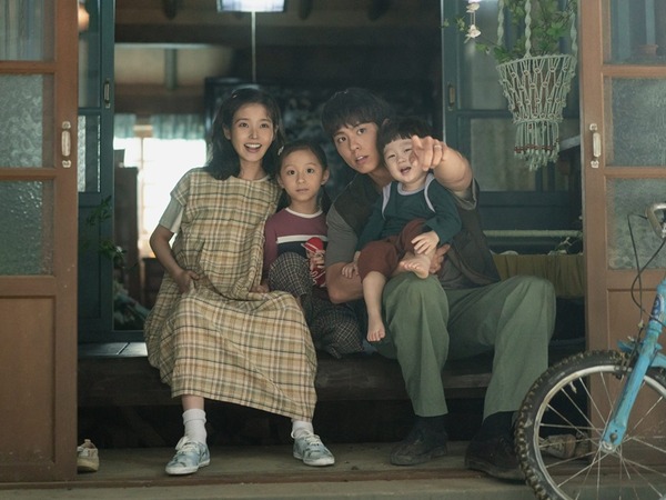 IU、パク・ボゴムらが“役柄”で人生を語る！『おつかれさま』特別映像が解禁