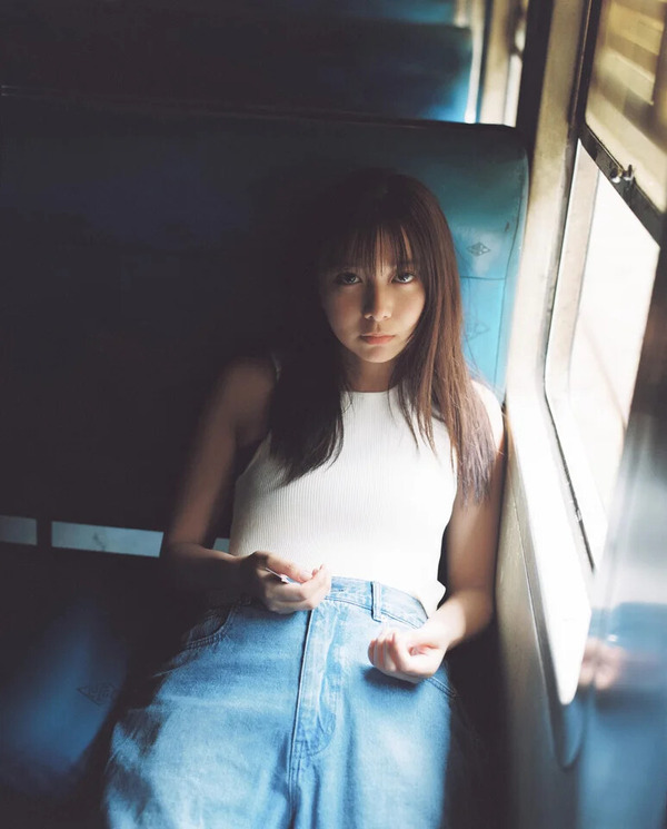 上白石萌歌写真集「charm charm」