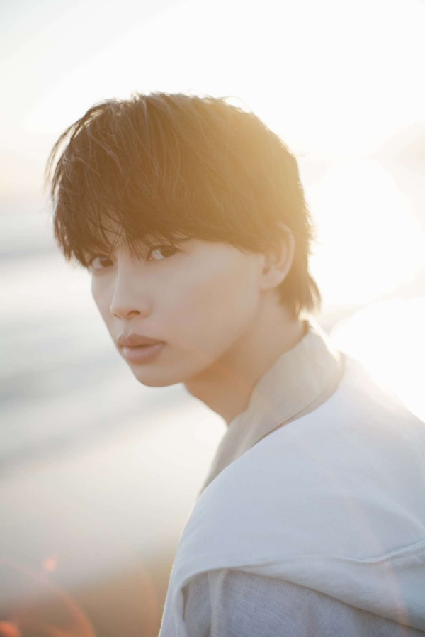 通常版表紙カット草川直弥スタイルフォトブック「直弥いる。」©SDP