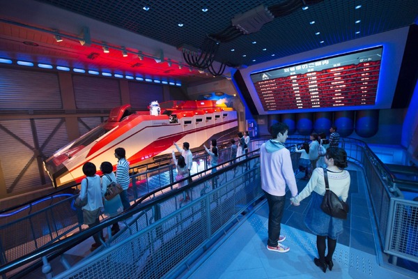 期間限定「スター・ツアーズ」スぺシャルバージョンが始動！新たなキャラクターと惑星に大興奮