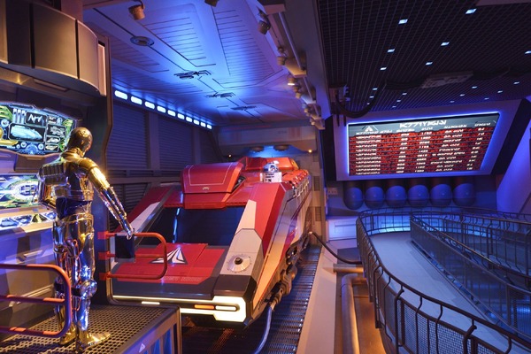 期間限定「スター・ツアーズ」スぺシャルバージョンが始動！新たなキャラクターと惑星に大興奮