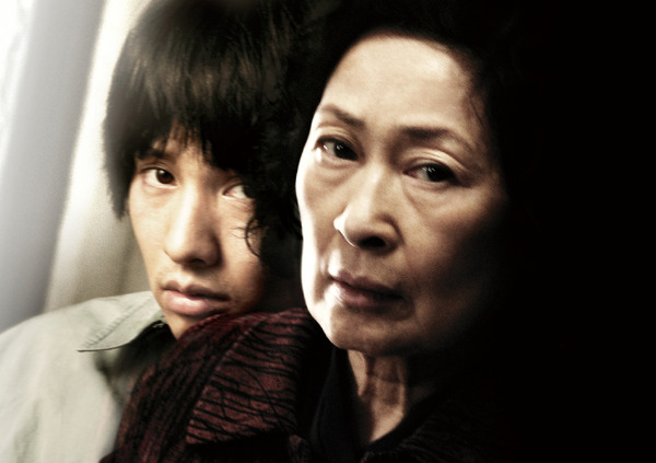 『母なる証明』©2009 CJ ENTERTAINMENT INC. & BARUNSON CO.,LTD. ALL RIGHTS RESERVED