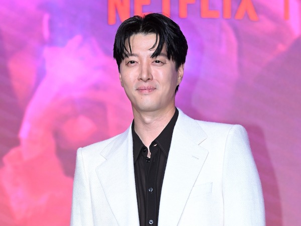 「娘のために…」バツイチの『七日の王妃』俳優イ・ドンゴン、新居への引っ越しに続き、カフェのオーナーに！