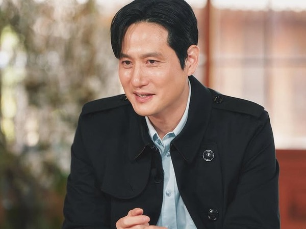 『おつかれさま』俳優パク・ヘジュン、IUとの心温まるエピソードを披露「お父さんが奮発するからね」