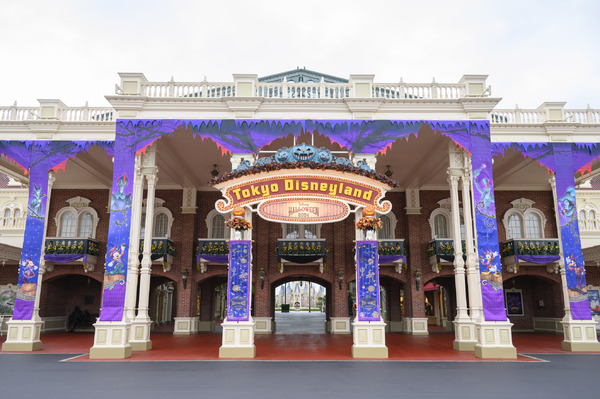 今年の“Dハロ”は全身仮装の対象外期間あり！「ディズニー・ハロウィーン」開催中の約2週間（写真は昨年の様子