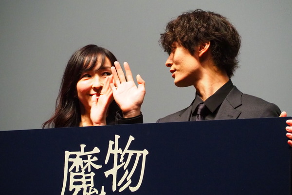 「魔物」記者会見
