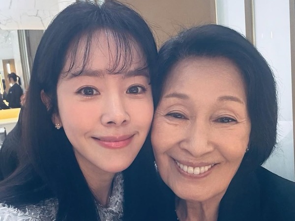 女優ハン・ジミン、共演者たちと和やかな雰囲気で「天上界の美貌」を披露！【PHOTO】