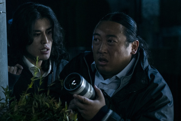 『撮影/鏑木真一』（KABURAGI）