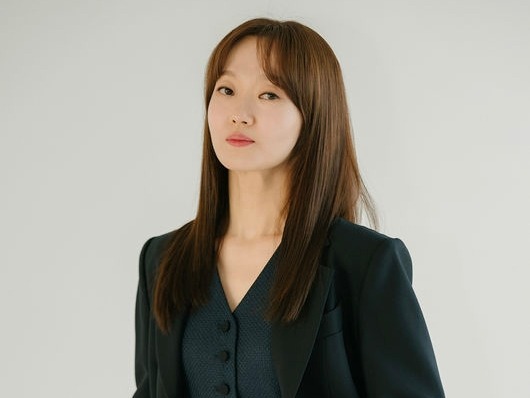 イ・ボンリョンがNetflix『いつかは賢いレジデント生活』で人生キャラ更新中