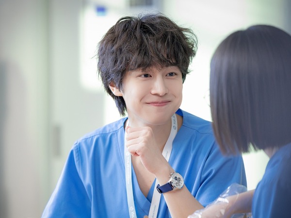 “IUの弟”は卒業！『いつかは賢いレジデント生活』俳優カン・ユソクがどんどん成長している！