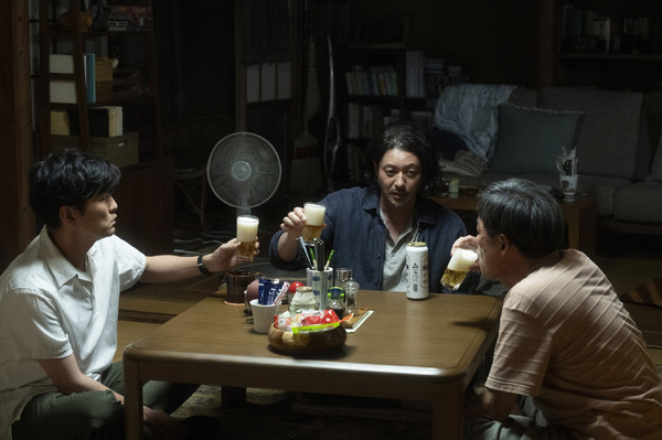 『夏の砂の上』© 2025映画『夏の砂の上』製作委員会