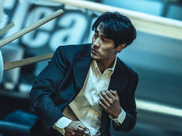 ソ・ジソブ13年ぶりアクション復帰作、Netflixシリーズ『広場』のスチールカット公開