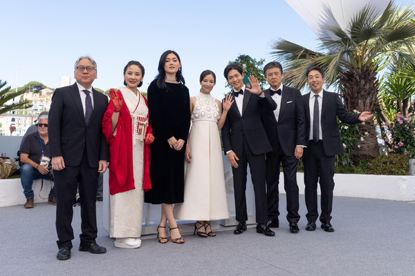 『遠い山なみの光』© Kazuko Wakayama