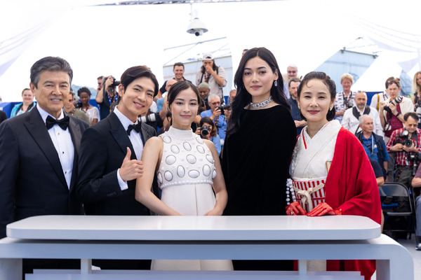 『遠い山なみの光』© Kazuko Wakayama