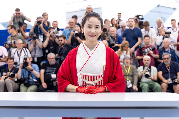 『遠い山なみの光』© Kazuko Wakayama