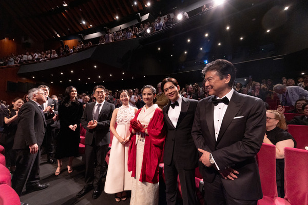 公式上映『遠い山なみの光』© Kazuko Wakayama