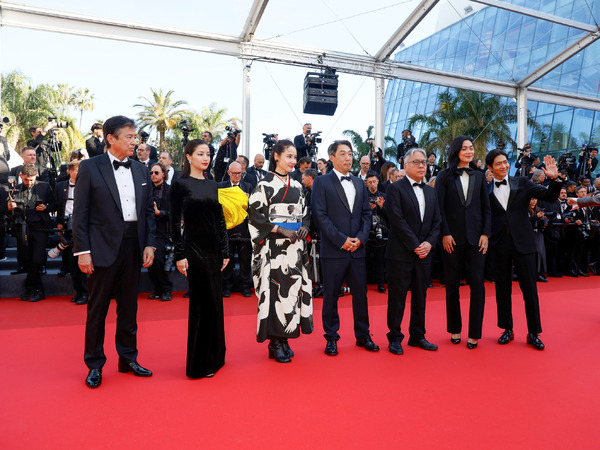 レッドカーペット『遠い山なみの光』© Kazuko Wakayama