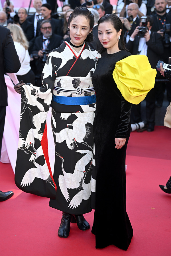 吉田羊＆広瀬すず Photo by Stephane Cardinale - Corbis/Corbis via Getty Images