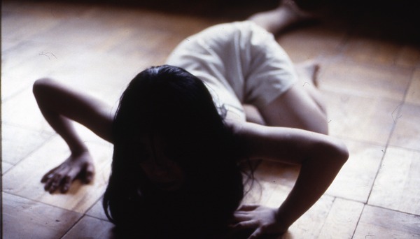 『呪怨〈4K：Vシネマ版〉』©東映ビデオ