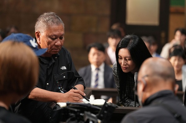 『でっちあげ　～殺人教師と呼ばれた男』メイキング©2007 福田ますみ/新潮社 ©2025「でっちあげ」製作委員会