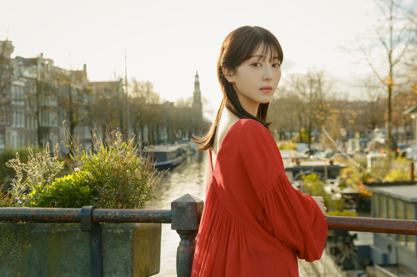 「浜辺美波写真集 25」