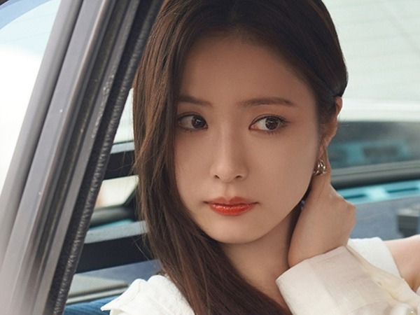 JINとのデートで世界から熱視線！“ヒロイン体質” シン・セギョンが放った清楚かつ上品な美しさ【PHOTO】