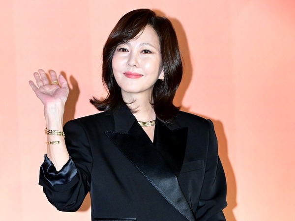 キム・ナムジュの優雅な日常、YouTubeで自宅に広がる豪華な庭園を公開