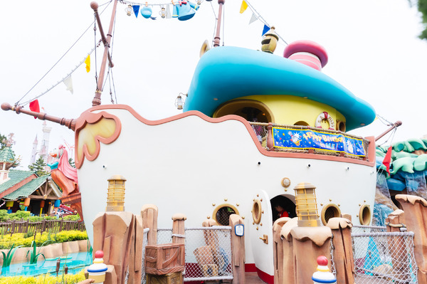 ドナルドのバースデーをお祝いするデコレーションやグッズも登場！1日1回、期間限定のグリーティングドライブ