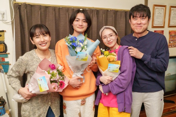 『映画 おっさんのパンツがなんだっていいじゃないか！』オフショット　© 練馬ジム | LINE マンガ・2025 映画「おっパン」製作委員会