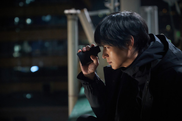 『プロット 殺人設計者』© 2024 NEXT ENTERTAINMENT WORLD & ZIP CINEMA. All Rights Reserved.