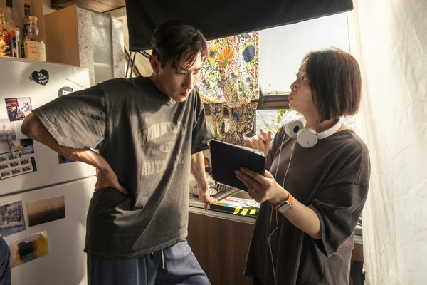 『ラブ・イン・ザ・ビッグシティ』メイキング© 2024 PLUS M ENTERTAINMENT AND SHOWBOX CORP. ALL RIGHTS RESERVED.