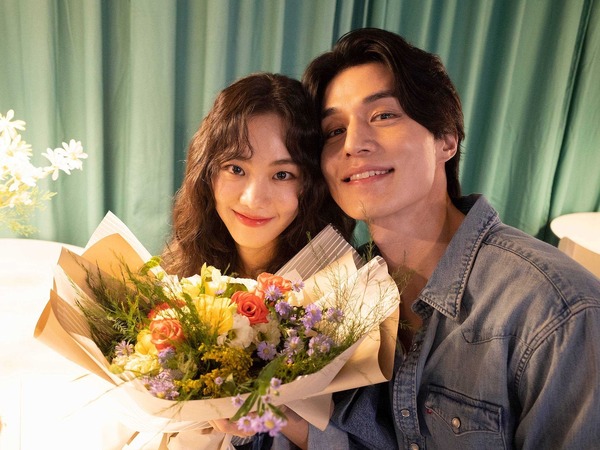 イ・ドンウクとの“濃厚キスシーン”が話題だった女優ハン・ジウン、“4次元キャラ”全開！