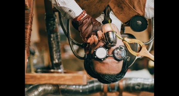 『逆さまの天才』