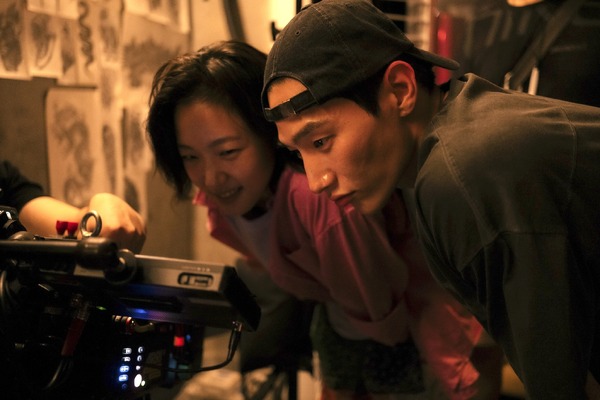 『ラブ・イン・ザ・ビッグシティ』メイキング© 2024 PLUS M ENTERTAINMENT AND SHOWBOX CORP. ALL RIGHTS RESERVED.