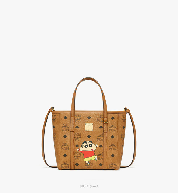 MCM×クレヨンしんちゃん「Toni トップジップショッパーバッグ」（C）Ｕ／Ｆ・Ｓ・Ａ・Ａ