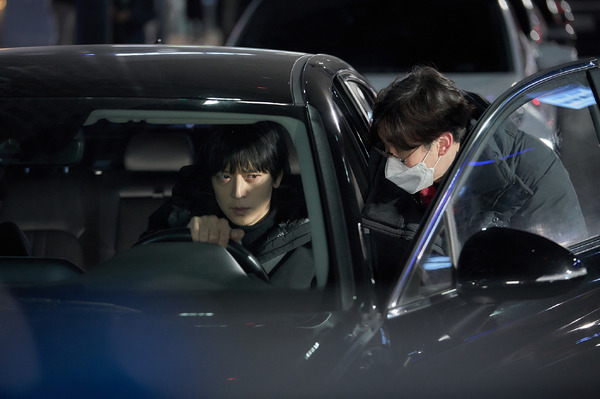 『プロット 殺人設計者』オフショット© 2024 NEXT ENTERTAINMENT WORLD & ZIP CINEMA. All Rights Reserved.